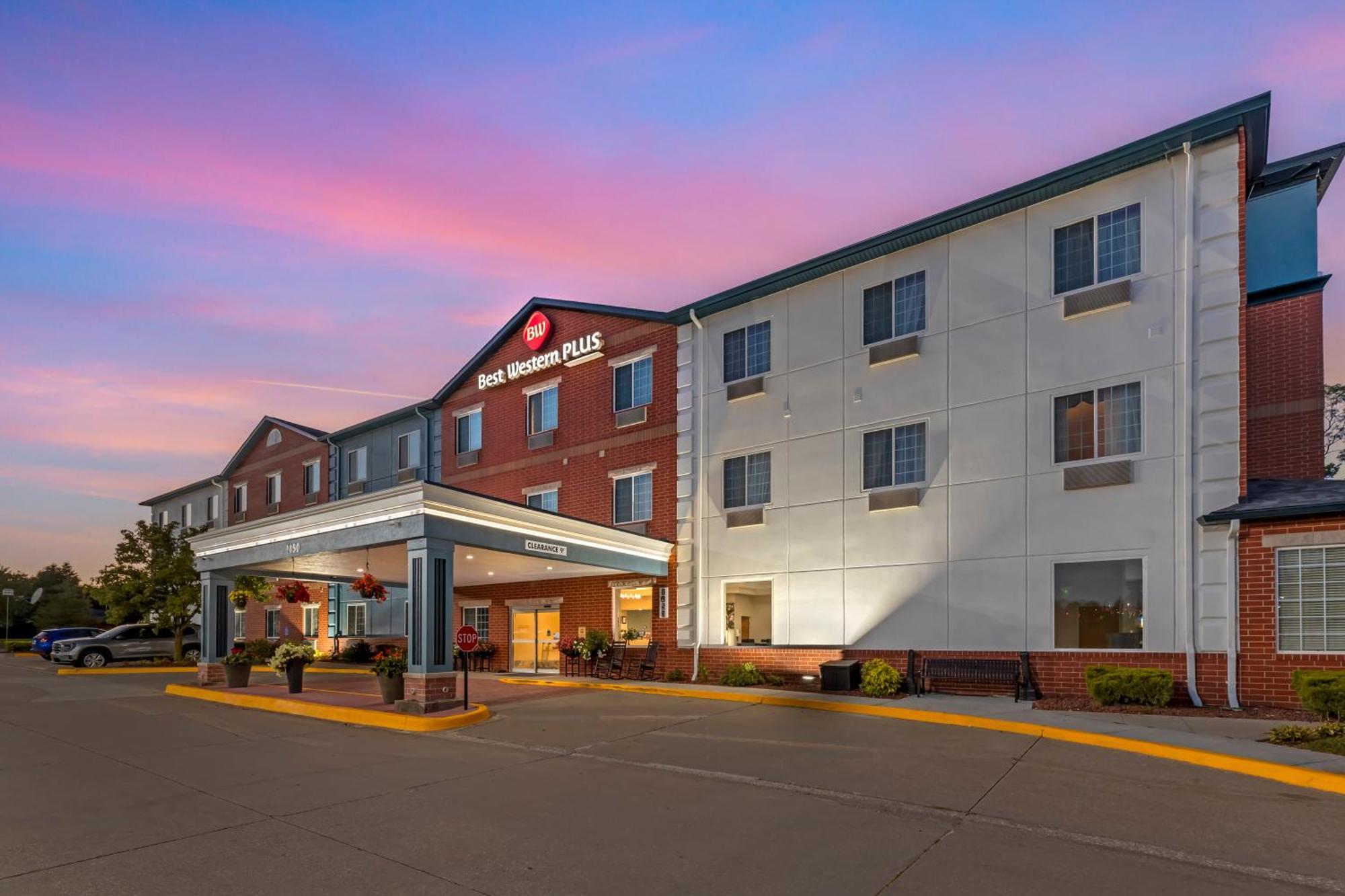 Best Western Plus Des Moines West Inn & Suites Clive Esterno foto