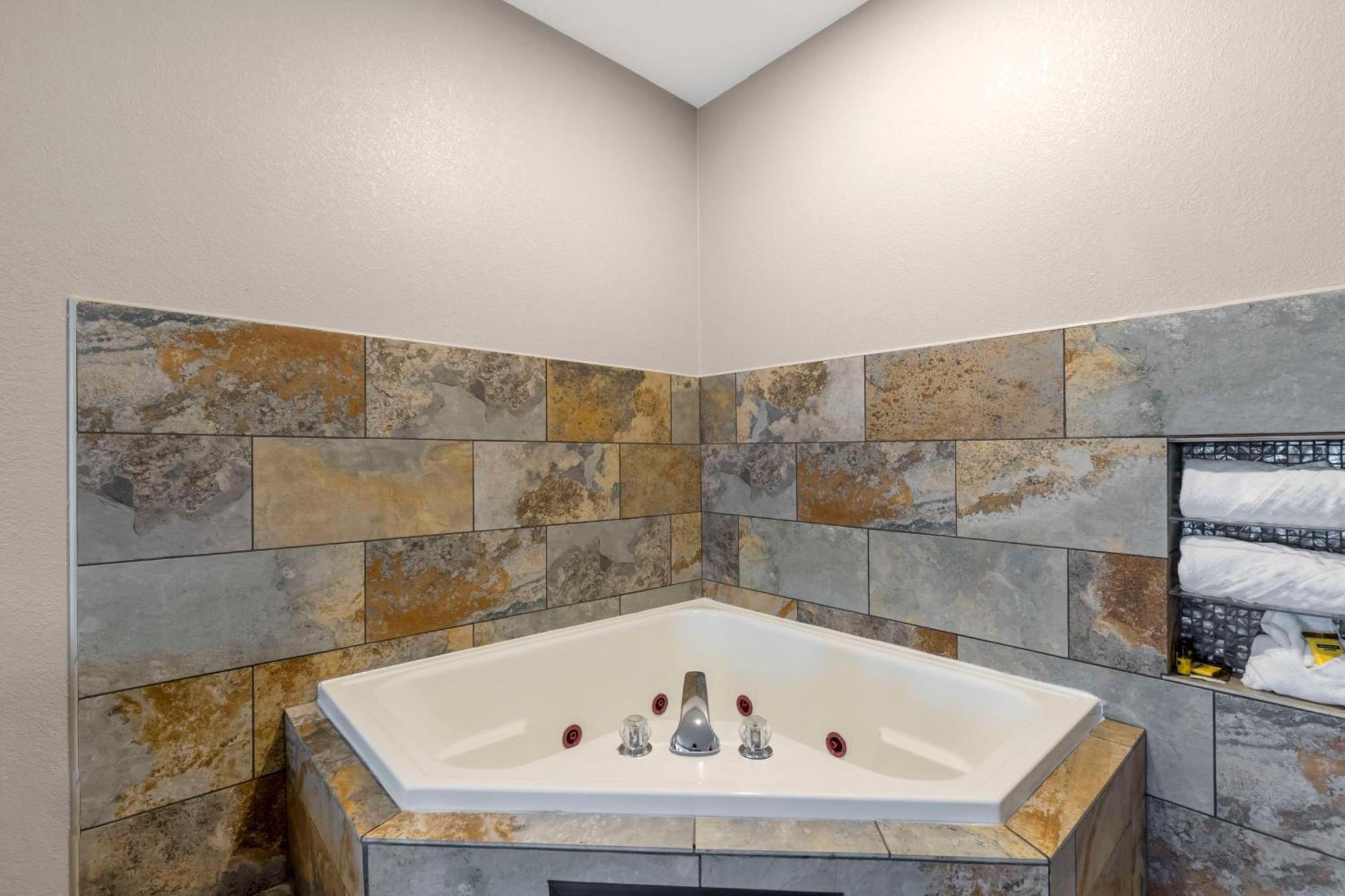 Best Western Plus Des Moines West Inn & Suites Clive Esterno foto